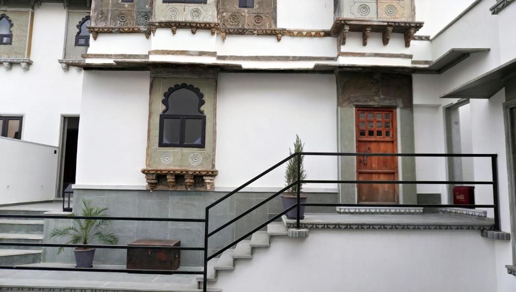 Madri Retreat - Heritage Boutique Hotel with Pool